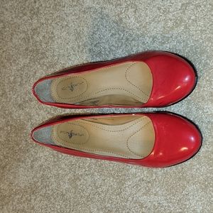 Jaclyn Smith red heels